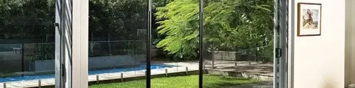 Gallery-of-Retractable-Insect-Screen-and-Blind-–-S1-Screen-3